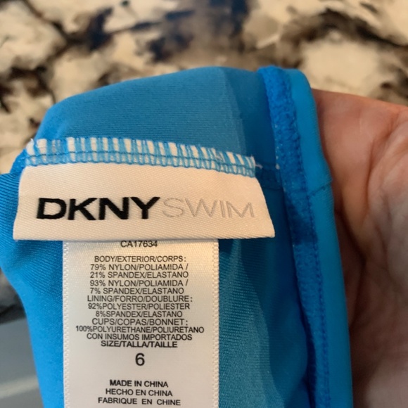 DKNY Swim mesh effect spliced‎ maillot one piece. Worn about 3x - Picture 4 of 7